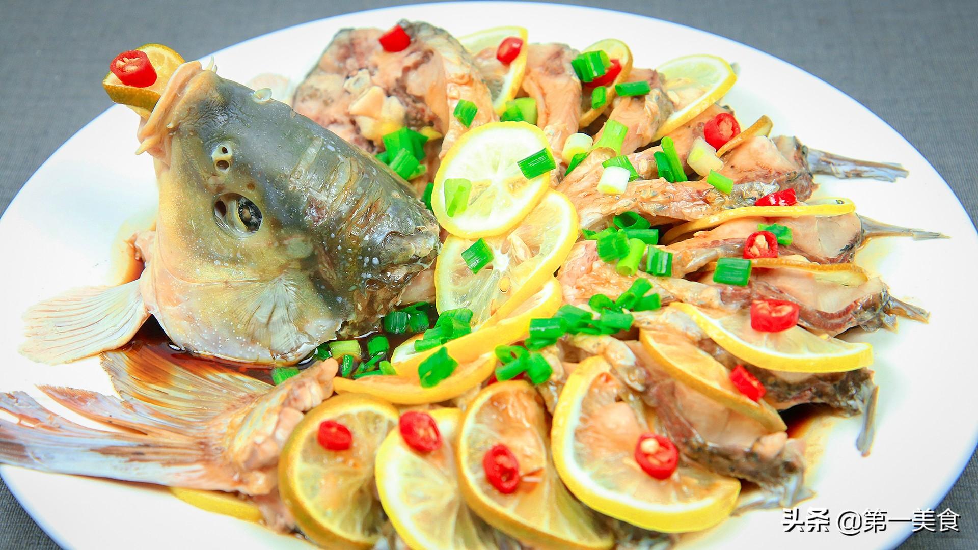 比清蒸鲈鱼还好吃的柠檬鱼，不加一滴水一滴油，鱼片鲜嫩又开胃