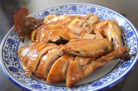 著名正宗卤鸡的配方，鲜香可口，受到万人追捧，还教您正确做法