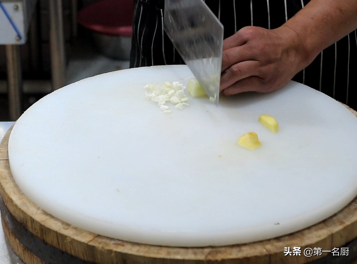 红烧蘑菇好吃有技巧，大厨教你地道的家常做法，简单美味又下饭
