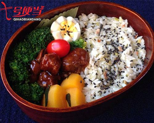 高考饮食很重要，七号便当争当小能手，为同学助威加油！