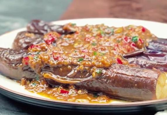 大厨教你自制东北酱茄子，味道独特，吃过一次就念念不忘