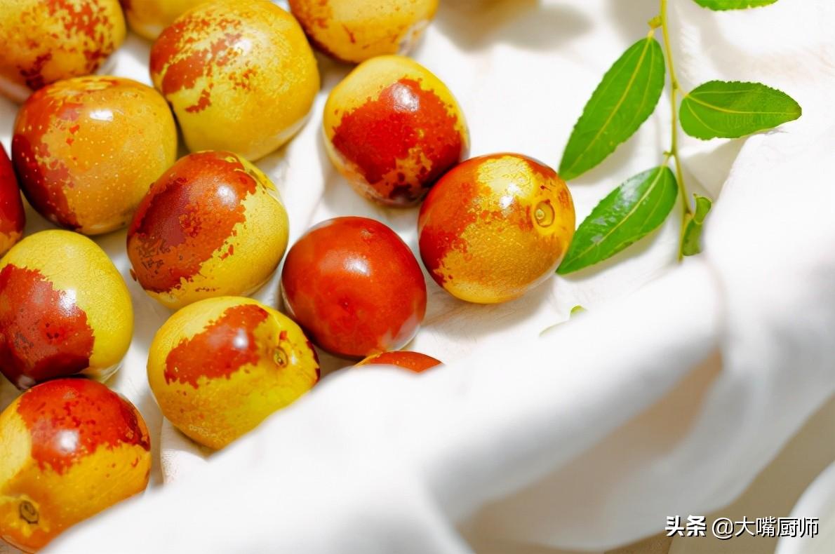 冬枣别挑又大又红的，牢记4个窍门，个个甘甜爽脆，无激素无糖精
