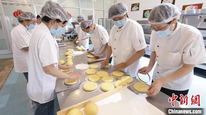 台媒看大陆：山东威海乳山大喜饼 手工制、脆甜香