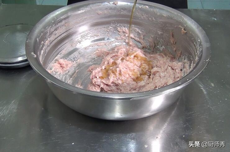 猪肉丸子怎么做？掌握这个小技巧，丸子Q弹爽口，天天吃也不腻
