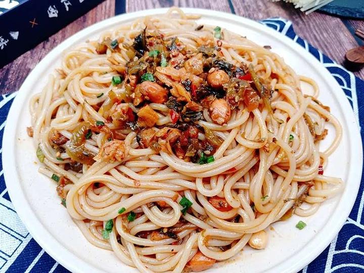 南粉北面，李佳琦刘涛疯狂安利的这一口南昌拌粉，自带7大料包，月销超过10万份