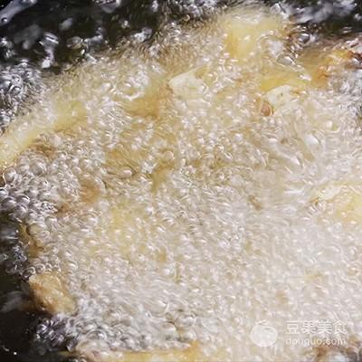 最简单的元宝馄饨包法，一看就会，用猪骨熬汤，汤鲜味美好吃极了