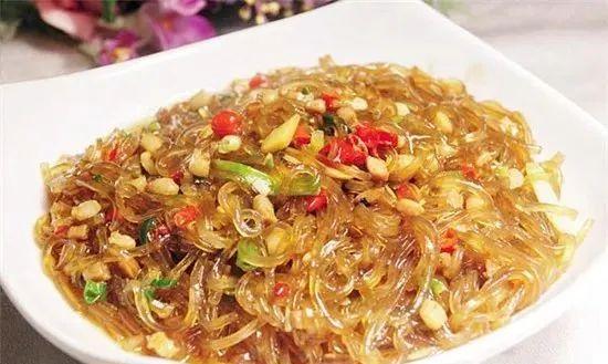 男子花2万加盟旋转小火锅，选址遭“卡壳”！退款险受困