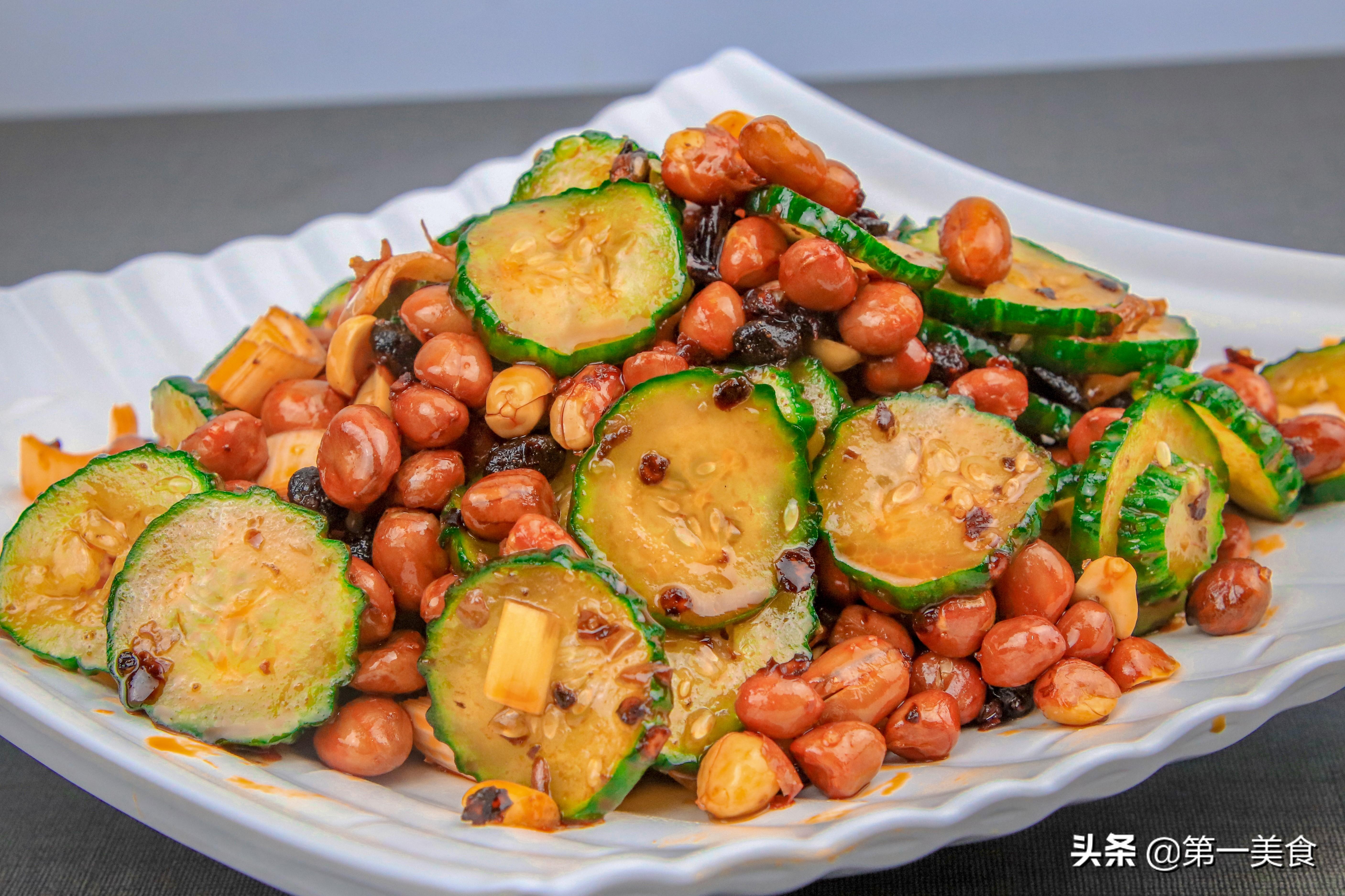 超简单凉拌味道小脆瓜的方法，拌出的黄瓜香脆爽口，开胃下饭