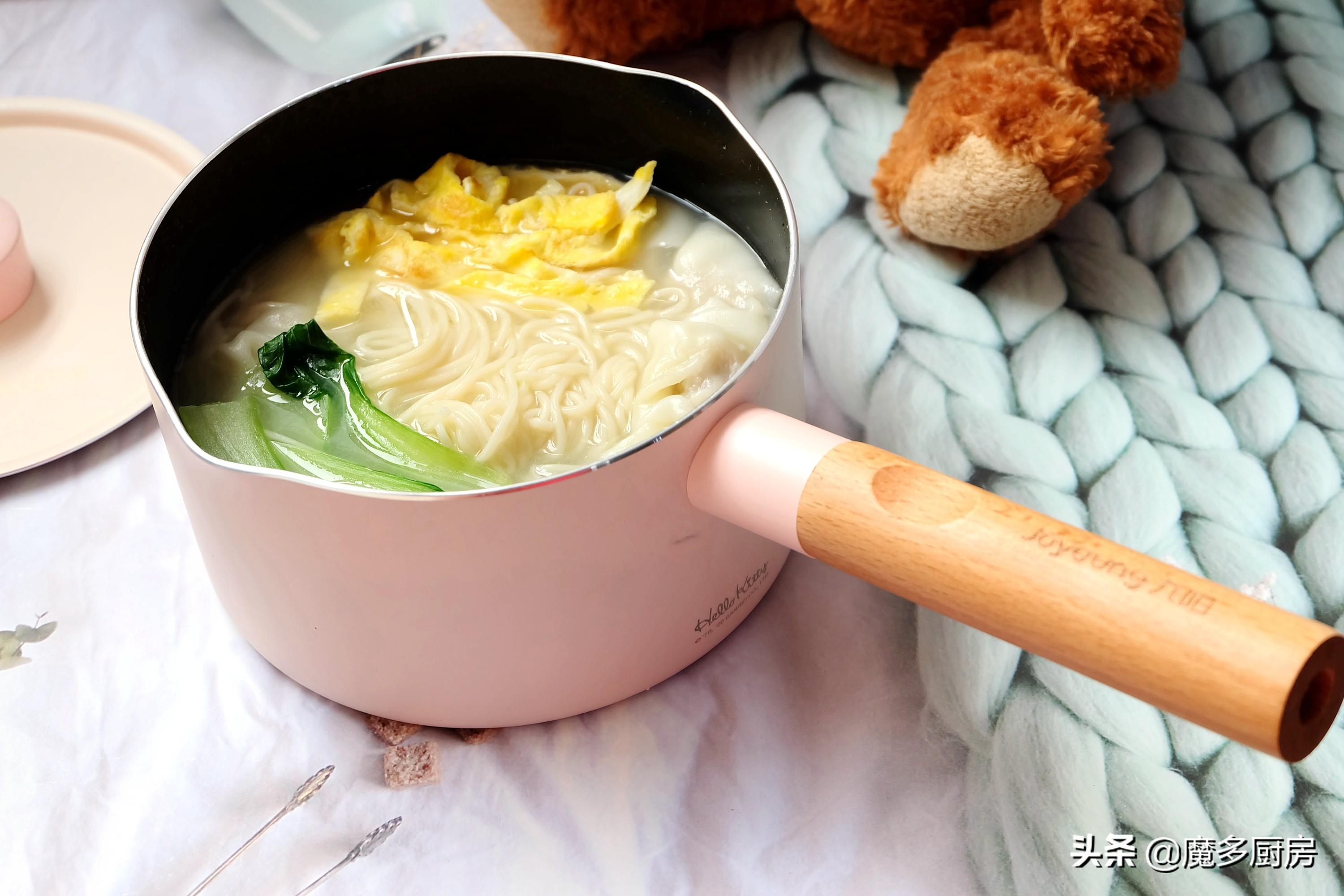 天冷了，花10分钟时间煮一锅馄饨面，吃得暖暖和和的，简单又美味