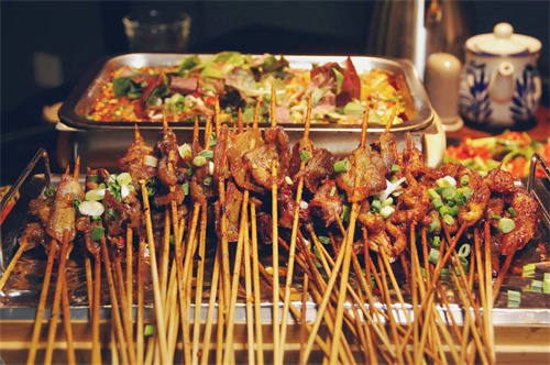 麻辣烫老大！串串叔叔(^ ^)开到中正天街！小吃饮料福利送不停！