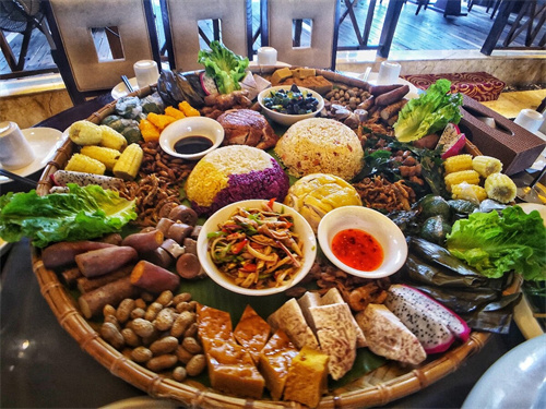 顶侧双吸之后，现在又流行超薄低吸，看三款油烟机表现如何